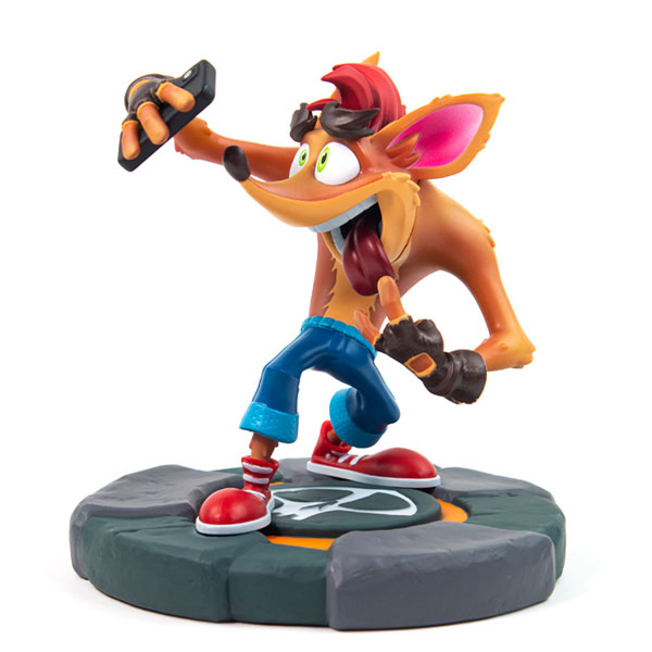 Crash Selfie Statue (Crash Bandicoot)