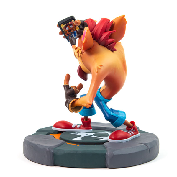 Crash Selfie Statue (Crash Bandicoot)