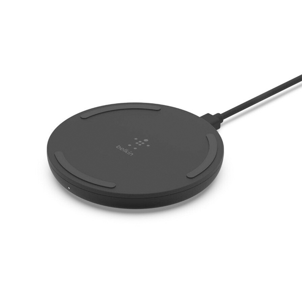 BELKIN Bezdrôtová nabíjacia podložka CHARGE 15 W so zdrojom, čierna