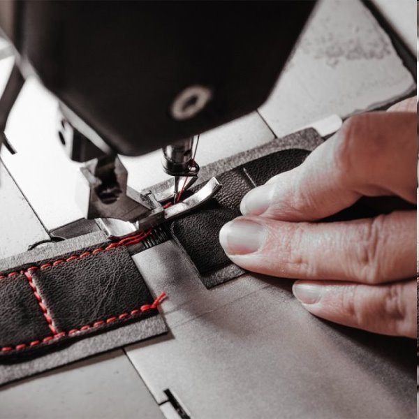 Knižkové puzdro FIXED Fit pre Apple iPhone 13 Pro, čierna Knižkové puzdro FIXED Fit pre Apple iPhone 13 Pro, čierna