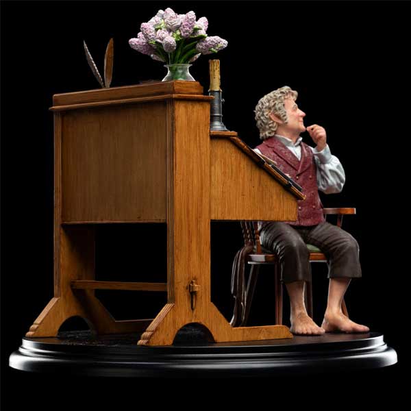 Socha Bilbo Baggins At His Desk (Lord of The Rings) Socha Bilbo Baggins At His Desk (Lord of The Rings)