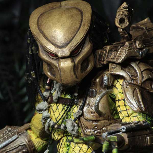 Figúrka Ultimate Elder: The Golden Predator