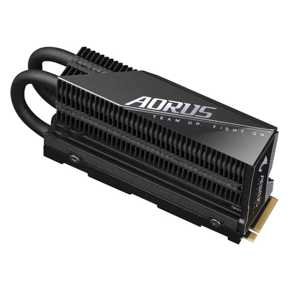 GIGABYTE AORUS NVMe Gen 4 7000s SSD disk 2 TB, (7000 MB/s, 6850 MB/s), HeatSink