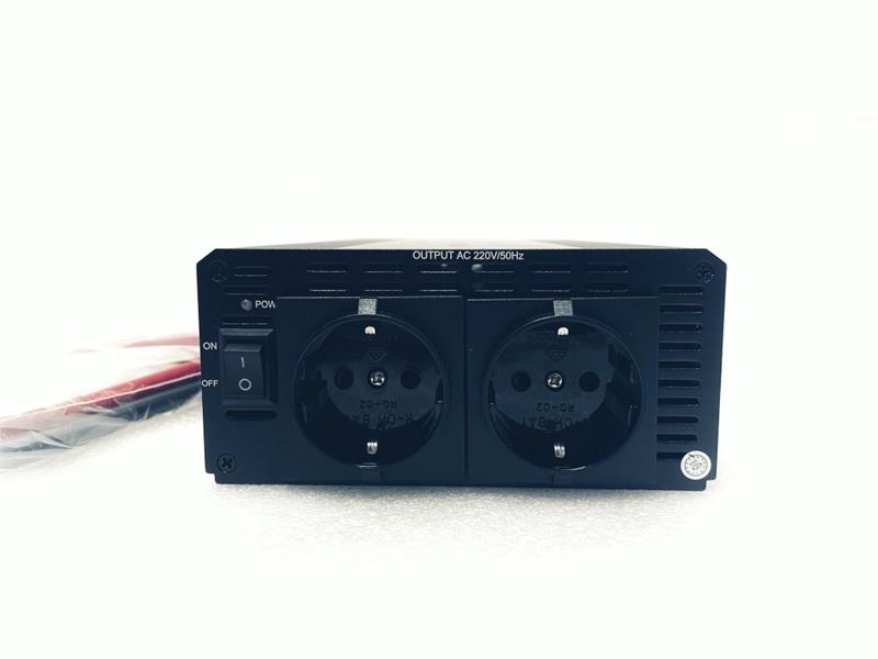 Eurocase Menič napätia DC/AC 12 V/230 V, 1500 W (MT-MX1500) Eurocase Menič napätia DC/AC 12 V/230 V, 1500 W (MT-MX1500)