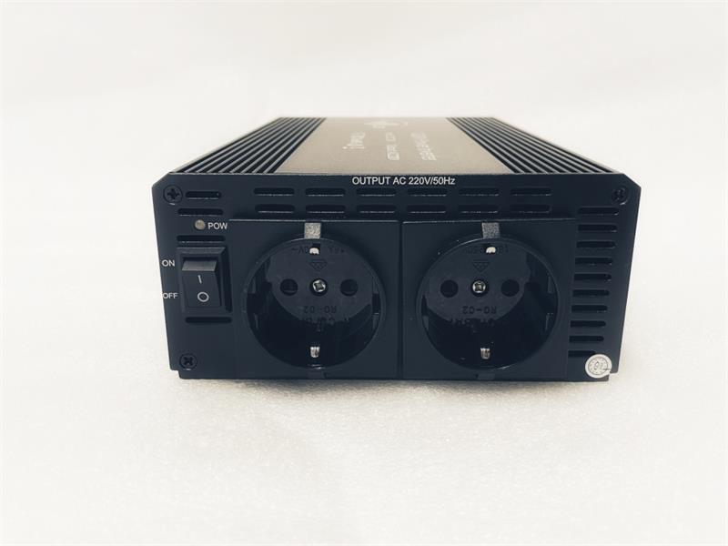 Eurocase Menič napätia DC/AC DY-1000-12, 12 V/230 V, 1000 W (MT-MX1000) Eurocase Menič napätia DC/AC DY-1000-12, 12 V/230 V, 1000 W (MT-MX1000)