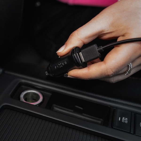 FIXED Nabíjací set do auta s 2x USB a USB/USB-C káblom, 1 m, 15 W Smart Rapid Charge, čierny